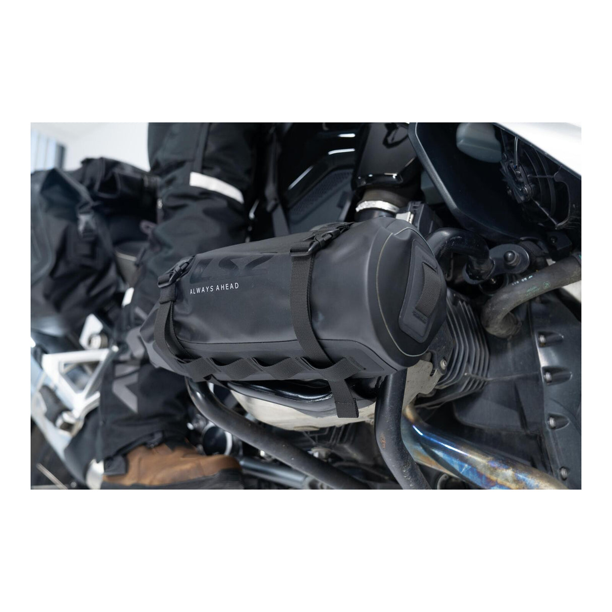 LS2 Move Ahead WP 4L Roll Bag