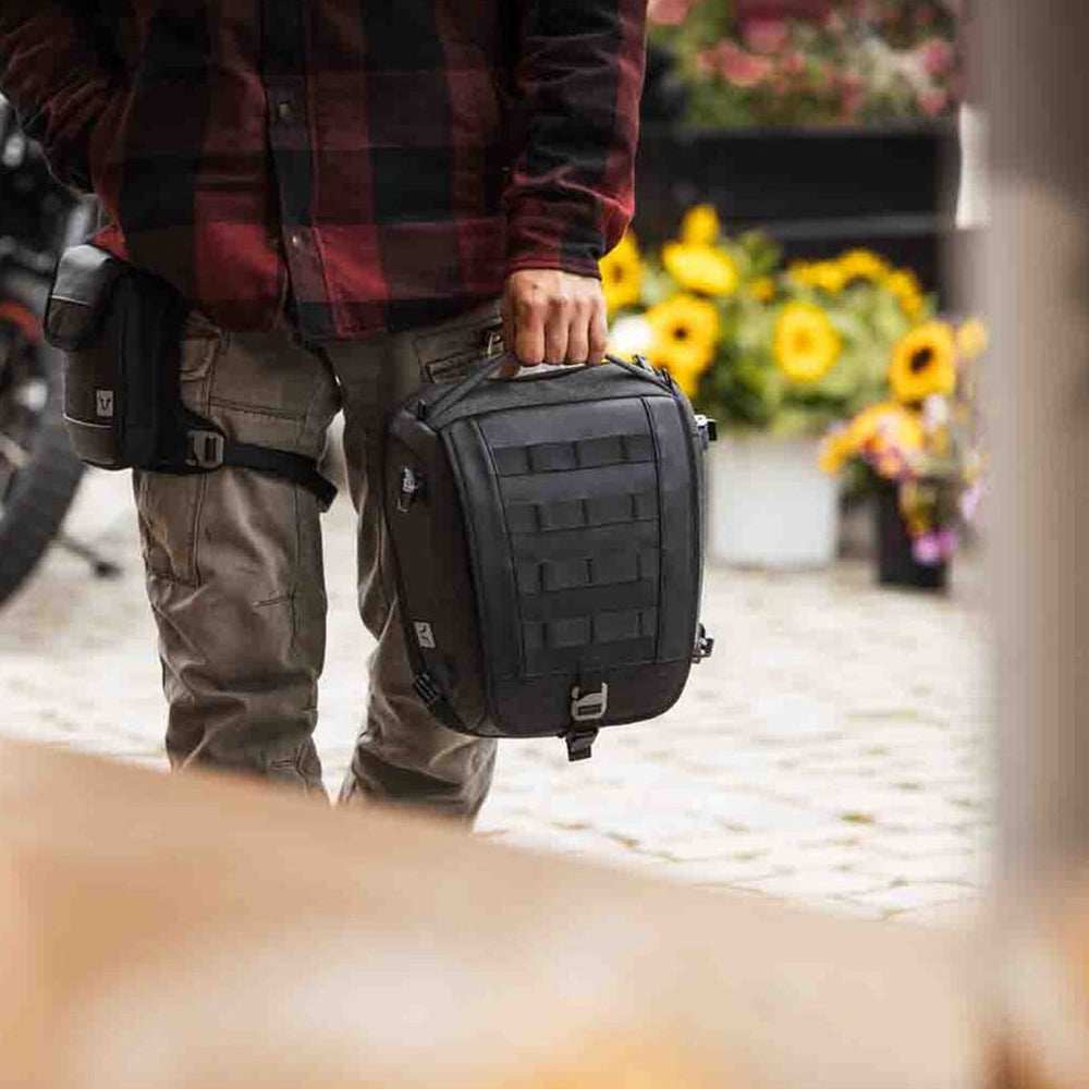 TAILBAG SW MOTECH LEGEND GEAR  LT4 GEAR TAILBAG BLACK 4-6 LITRE FUNCTION SPLASH PROOF